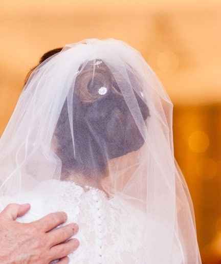 Talk to me about veils and hair accessories!