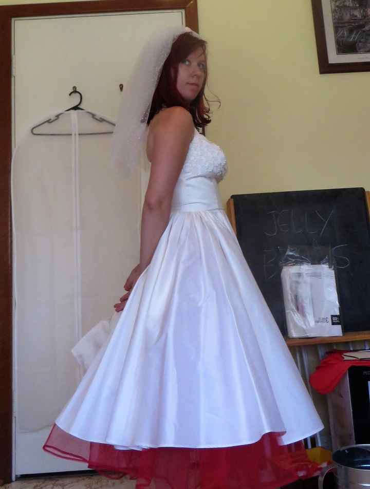 Does veil suit this dress?