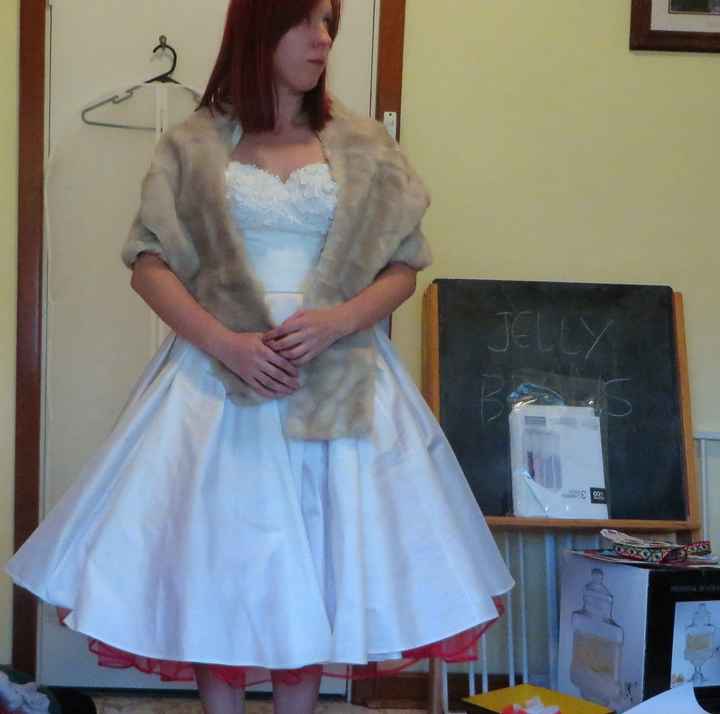 Does this fur stole/wrap suit?