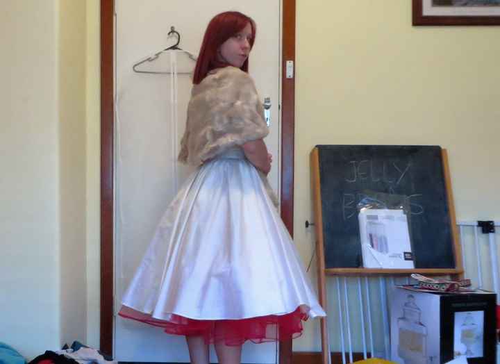 Does this fur stole/wrap suit?