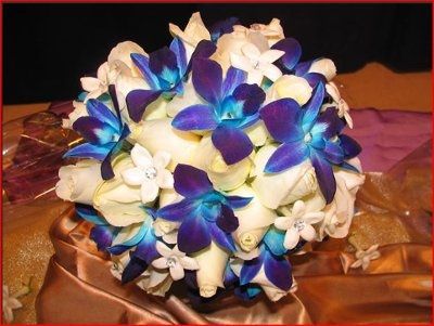HELP! CAN'T FIGURE OUT WHAT COLOR FLOWERS!