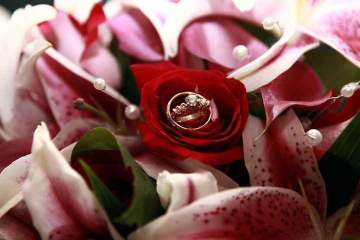 our wedding photos are here