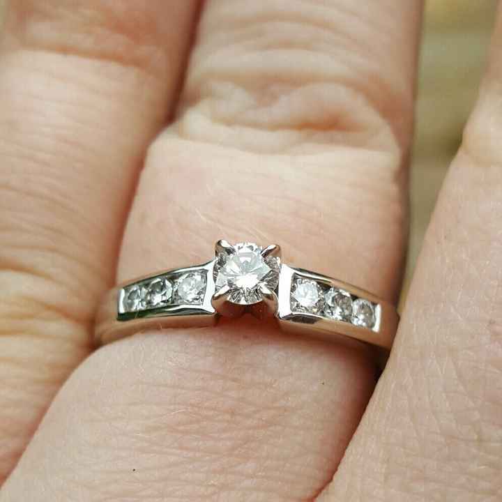 Twist on the ol' Ring Pics!