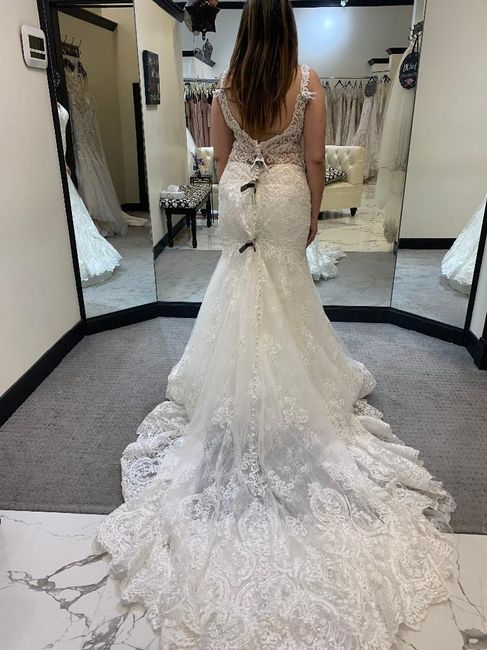Who's going wedding dress shopping with you? 4