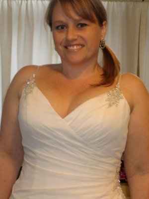 Yay!  Finally got better pics of my dress!