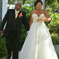 Married ladies; Share your FAVORITE wedding photo!