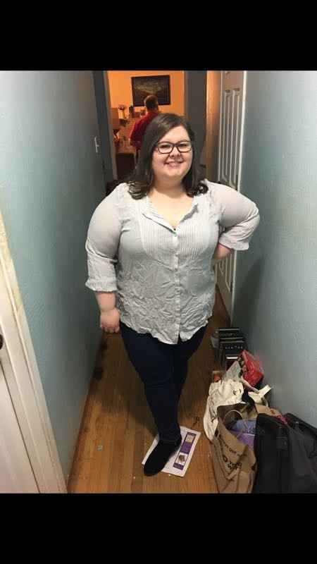 Help me choose engagement photo outfits?