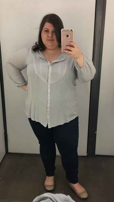 Help me choose engagement photo outfits?