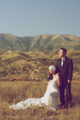 I need some ideas for engagement portrait poses