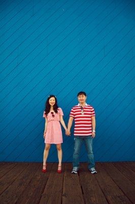 I need some ideas for engagement portrait poses