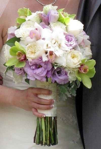 Wedding is next month and i do not have flowers picked out! Help!
