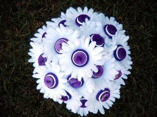 Soooo excited!! Felt flower button bouquets..
