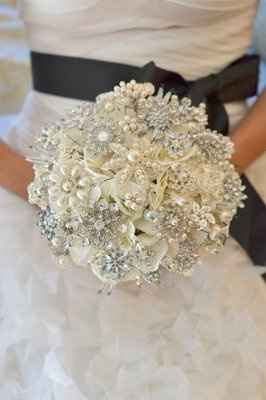 Update on my jeweled bouquet... with pics :)