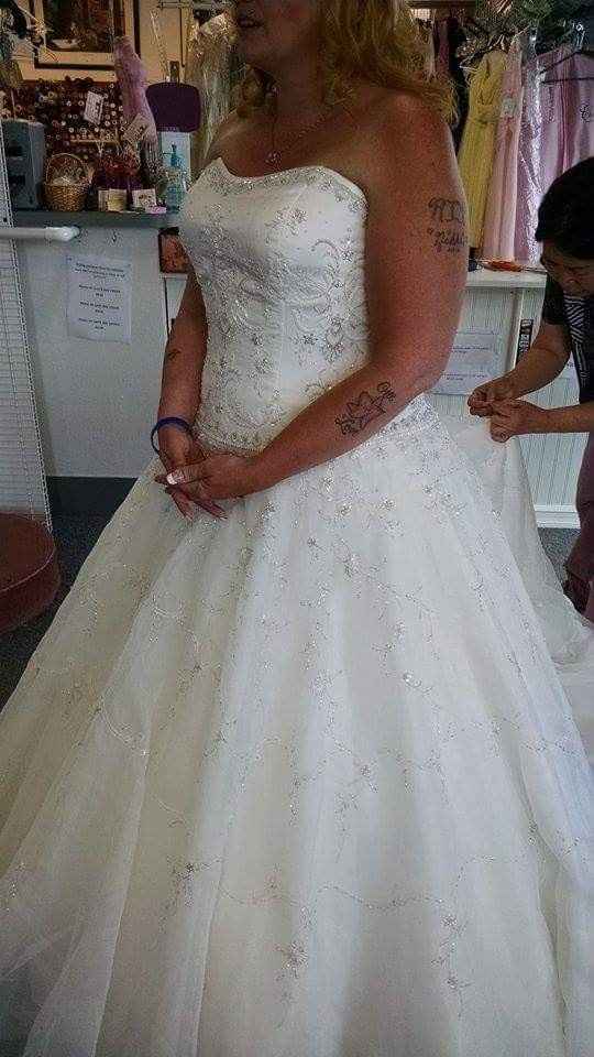 First dress fitting pronovias