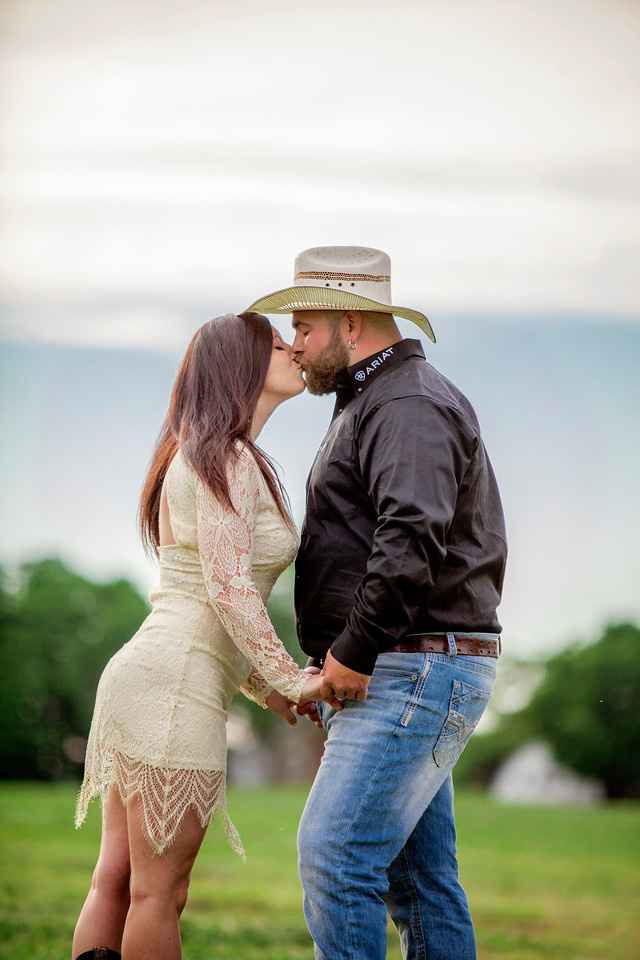 What did your fiance wear for engagement photos?