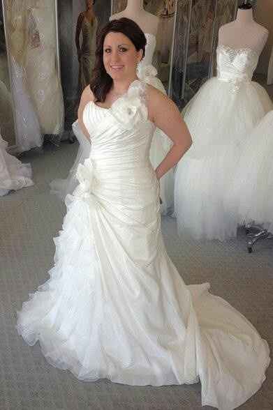 Plus-size brides: Dress silhouette?