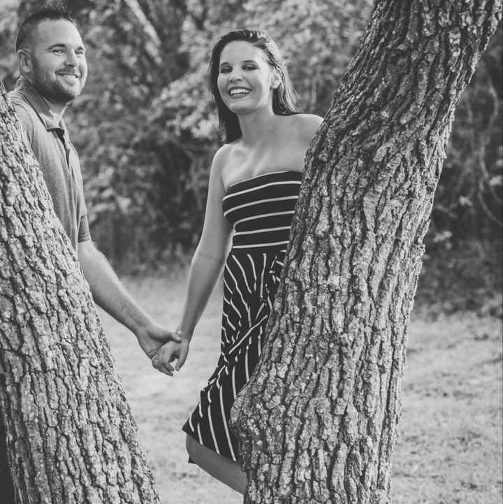 We got the rest of our engagement pictures!!!