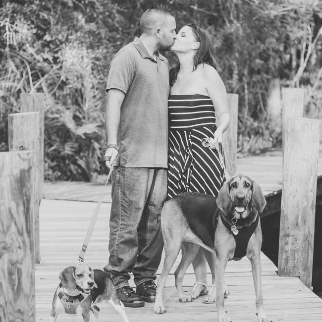 We got the rest of our engagement pictures!!!