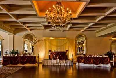 I would love to see your Head Table or Sweetheart Table Decorations! Edit: or help with suggestions 