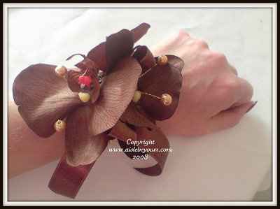 Bridesmaids wearing corsages instead of bouquets?