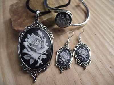 which Jewelry