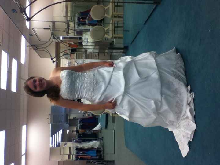 Tried on dresses for the first time!! *pics*