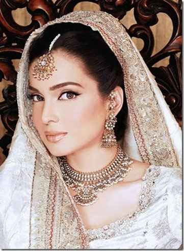 So lets talk about makeup.Wedding day makeup look.