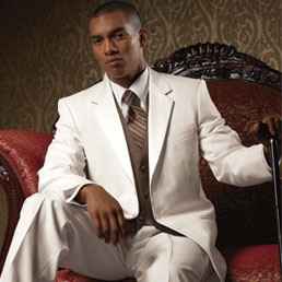 Groom in ivory tux tacky....wha?!