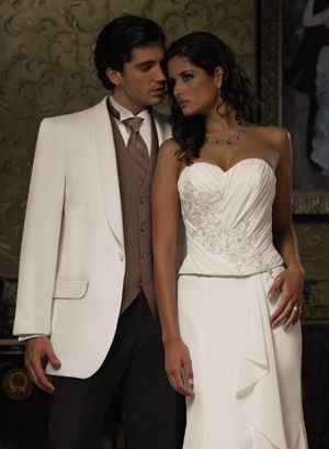 Groom in ivory tux tacky....wha?!