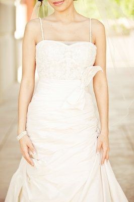 post your wedding  dress pic thanks.