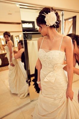 What does your dress look like? Post pics or give style number. I want to know what the trend is!