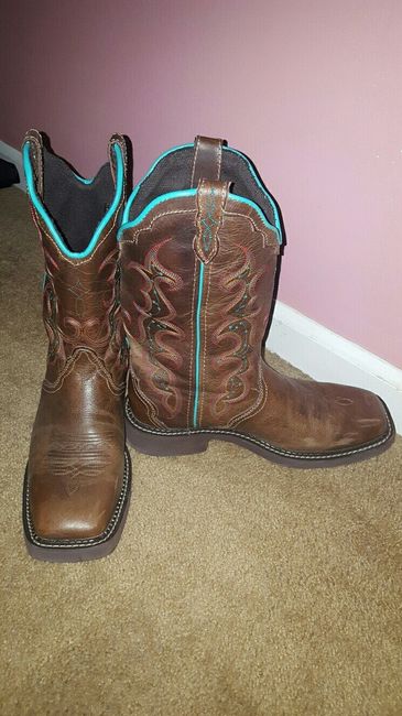Doe this dress really go with my boots?