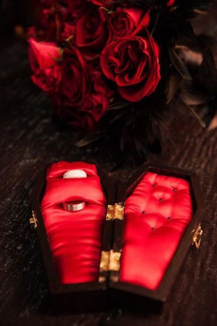 These are a few of the decorations that I've come across on Pinterest for my gothic "interview With a Vampire" wedding that I'm so going to recreate t 10
