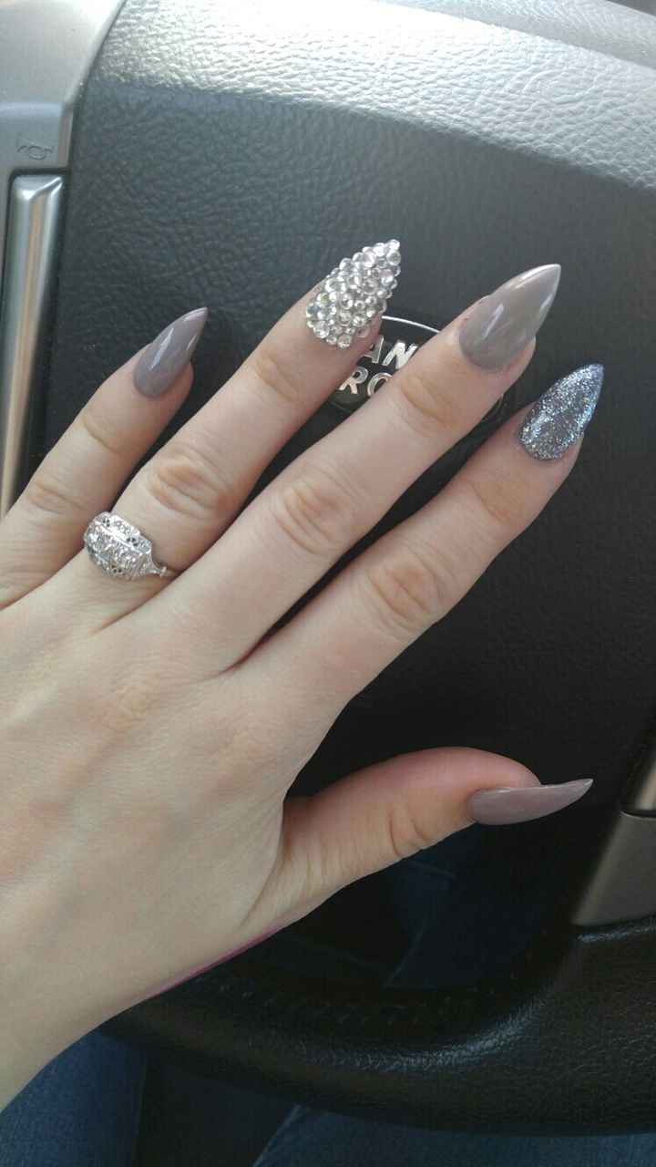 Anyone doing dark bridal nails?