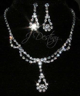 I need a necklace to match my earrings! Google help please!