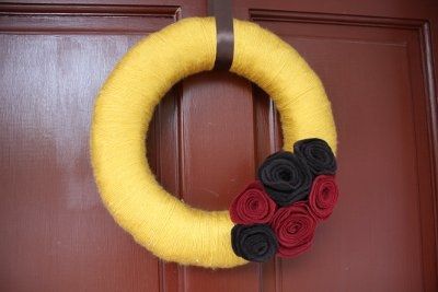 I'm about to make a yarn wreath!
