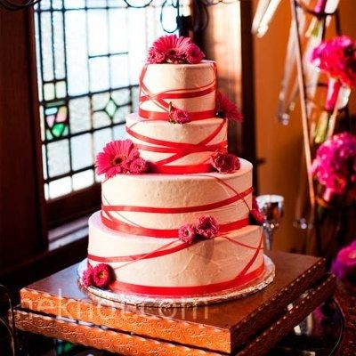 Wedding cakes* I wanna see pics!