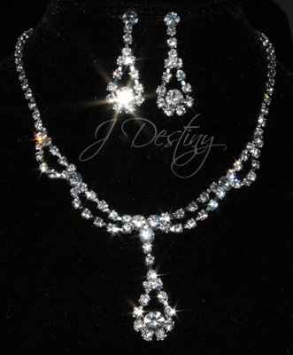 I need a necklace to match my earrings! Google help please!