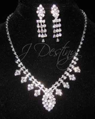I need a necklace to match my earrings! Google help please!
