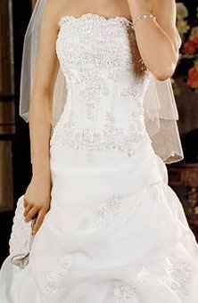 Thinking of altering my dress to sweetheart neckline... opinions please! *PICS*