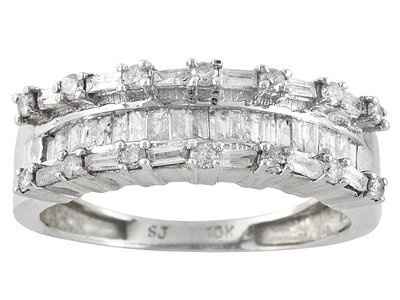 Anyone NOT getting a wedding band, and using only their e-ring??