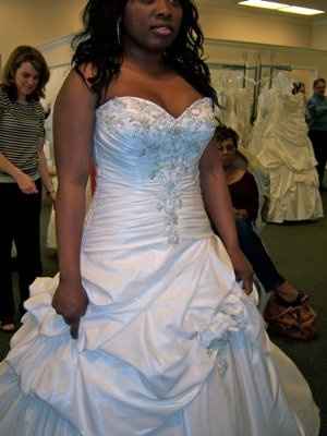 BRIDES...I want to see your DRESSES!!!~~~~