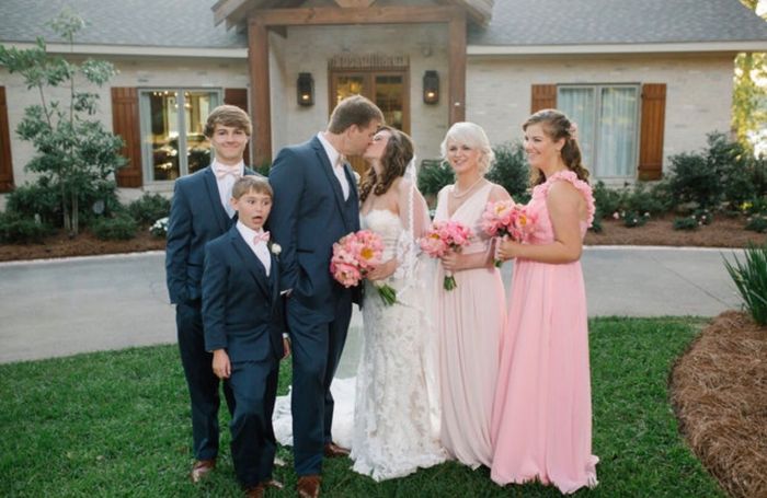 Pro BAM! Yaaaay for wedding pics!!