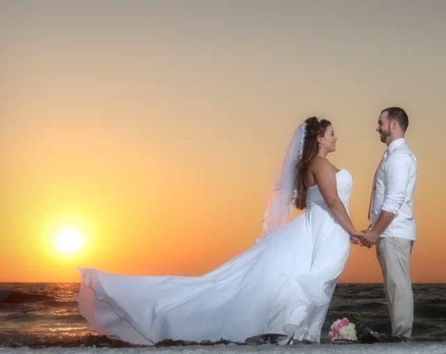 Beach brides: veil or no veil?