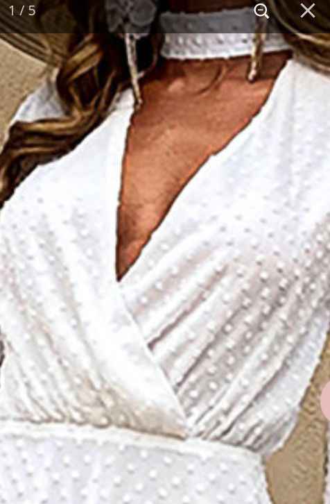 Does anyone know who makes this dress?! Pic included - 2