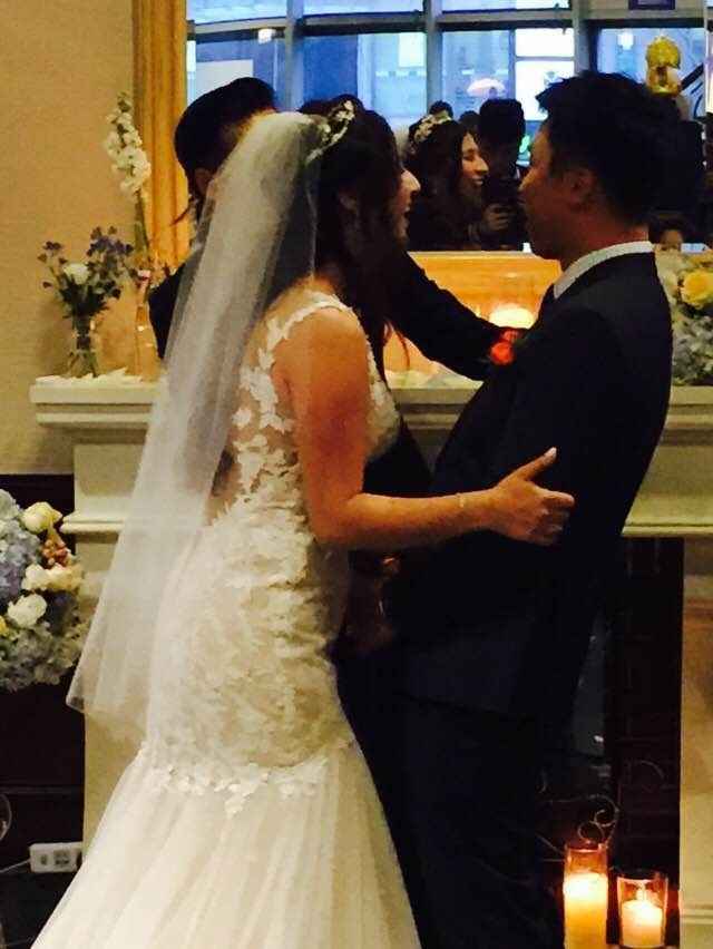 Can you wear a white veil with an ivory dress sales