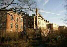 Hotel Near Old Insane Asylum? Over the top for late Oct wedding?
