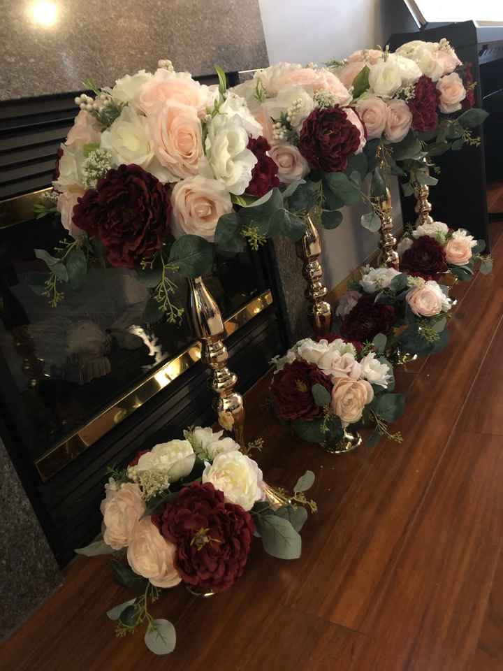 Does it look funny if the centerpieces are different colors? - 1