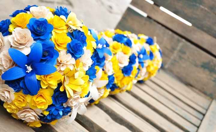 Who's using fake flowers?