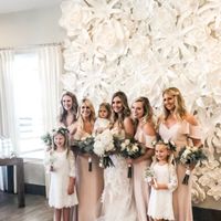 Colors that compliments a champagne wedding dress - 1